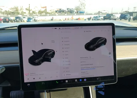 2019 Tesla Model 3 Long Range/Mid Range/Standard Range/Standard Range Plus z USA, uszkodzony, nr VIN 5YJ3E1EA9KF394625